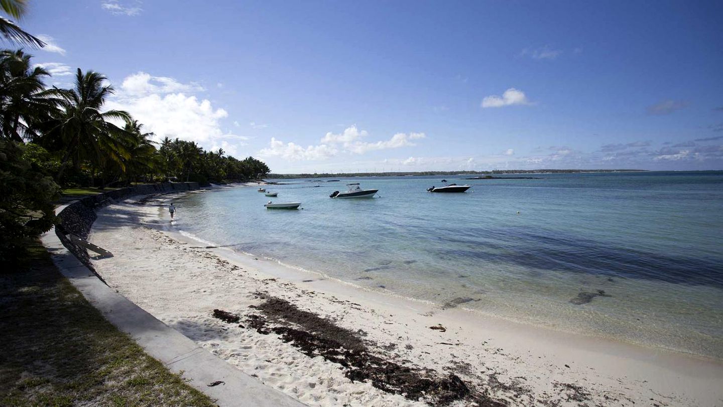 Beachfront Villa Rental with Kayaks in Belle Mare, Mauritius