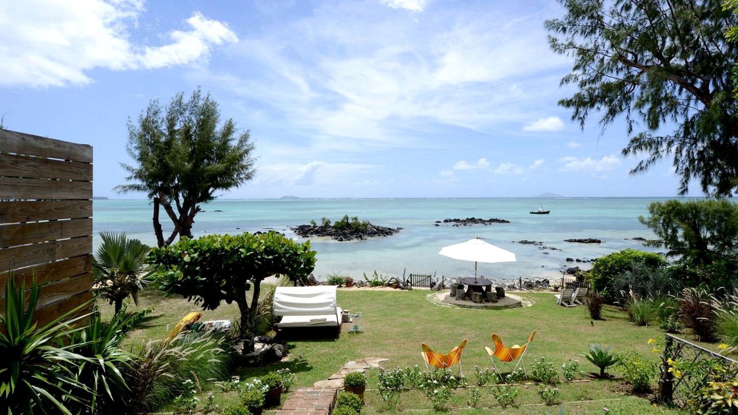 Peaceful Cottage Rental with a Hot Tub and Direct Beach Access in Calodyne, Mauritius