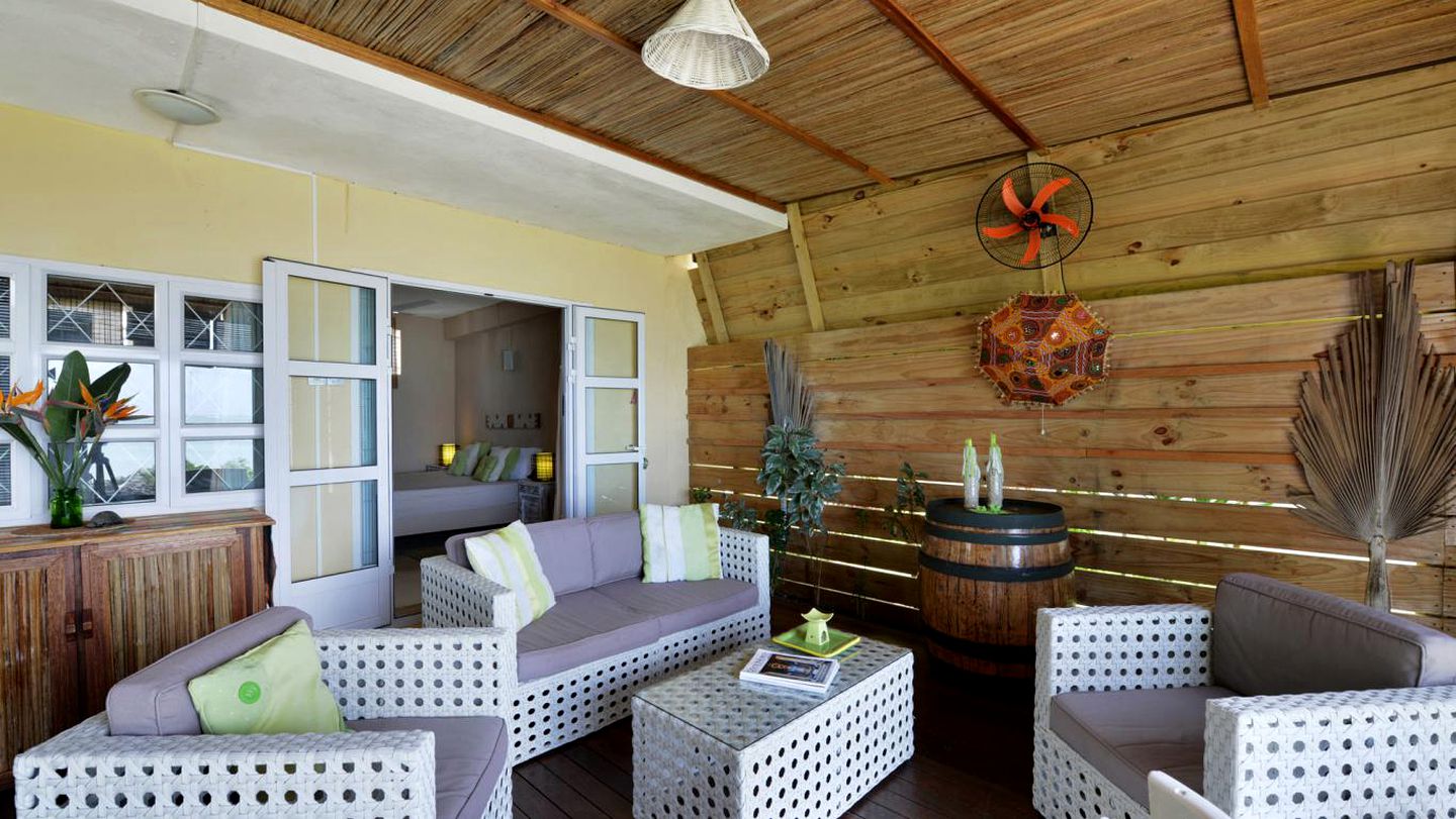 Peaceful Cottage Rental with a Hot Tub and Direct Beach Access in Calodyne, Mauritius