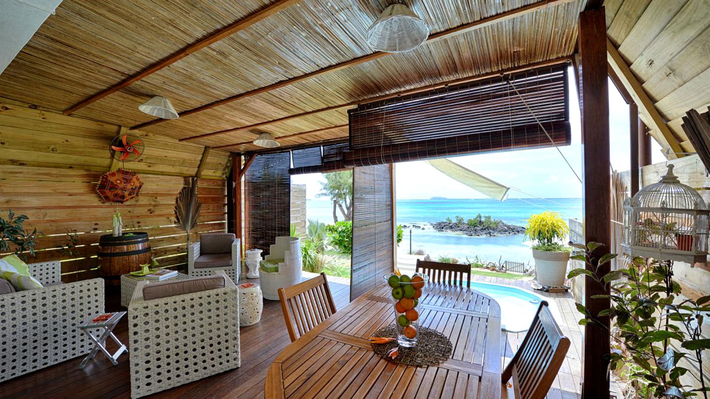 Peaceful Cottage Rental with a Hot Tub and Direct Beach Access in Calodyne, Mauritius