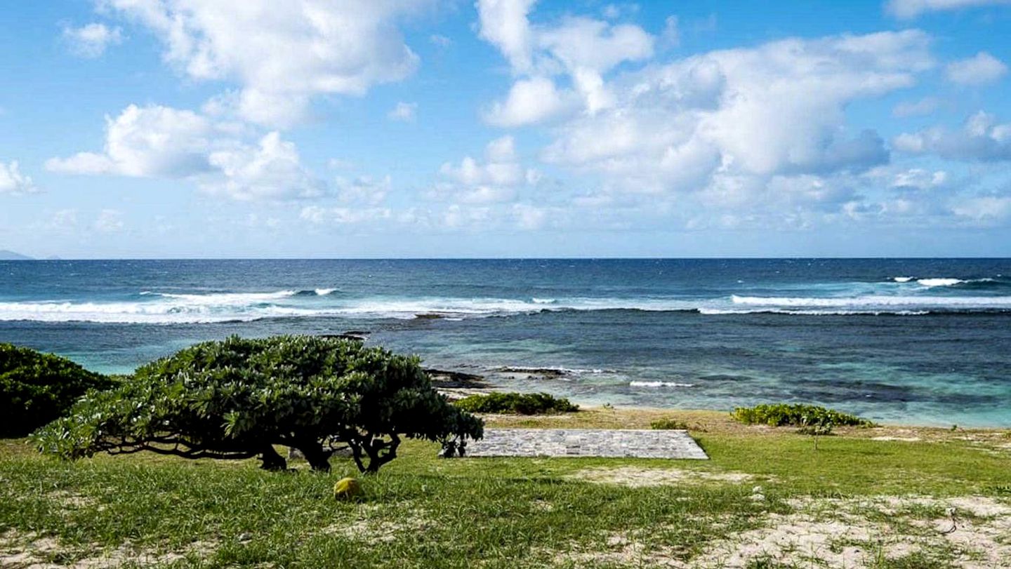 Luxury Villa with a Private Swimming Pool near Poste Lafayette, Mauritius