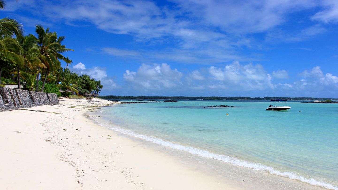 Stunning Beachfront Villa with a Private Pool near Belle Mare in Mauritius