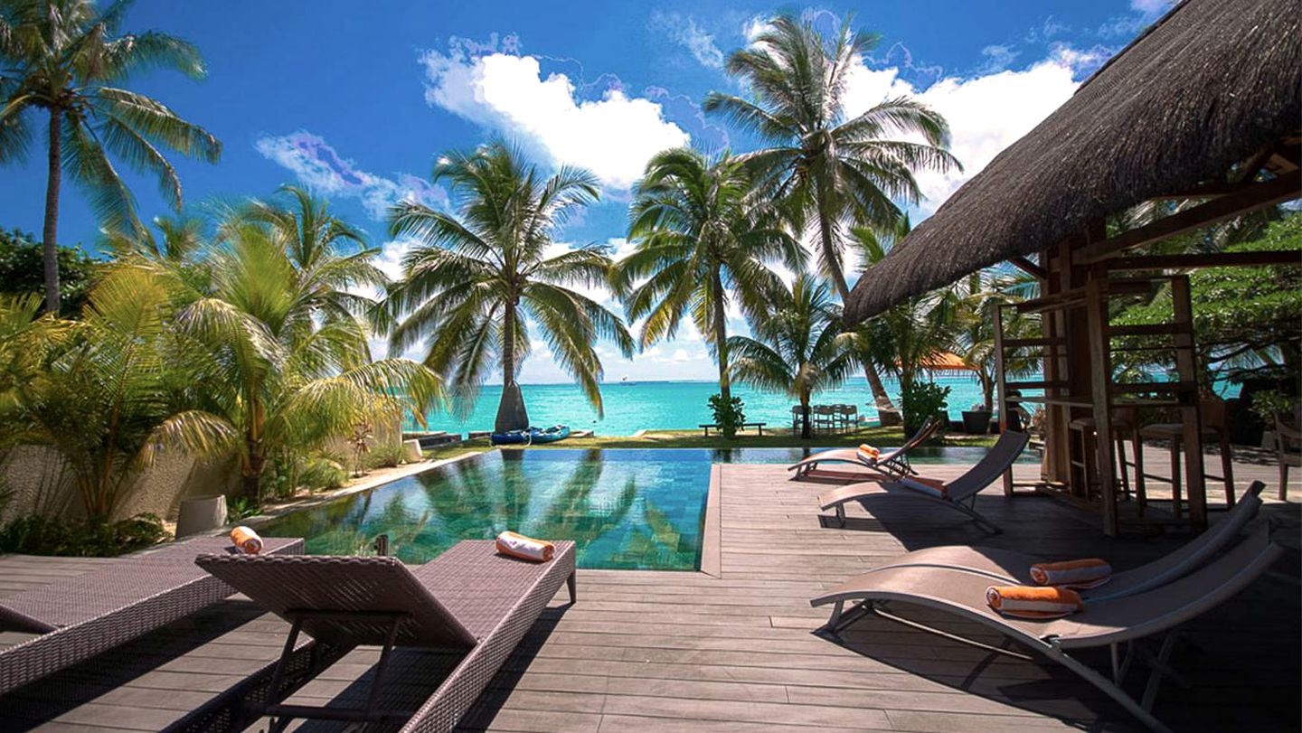 Stunning Beachfront Villa with a Private Pool near Belle Mare in Mauritius