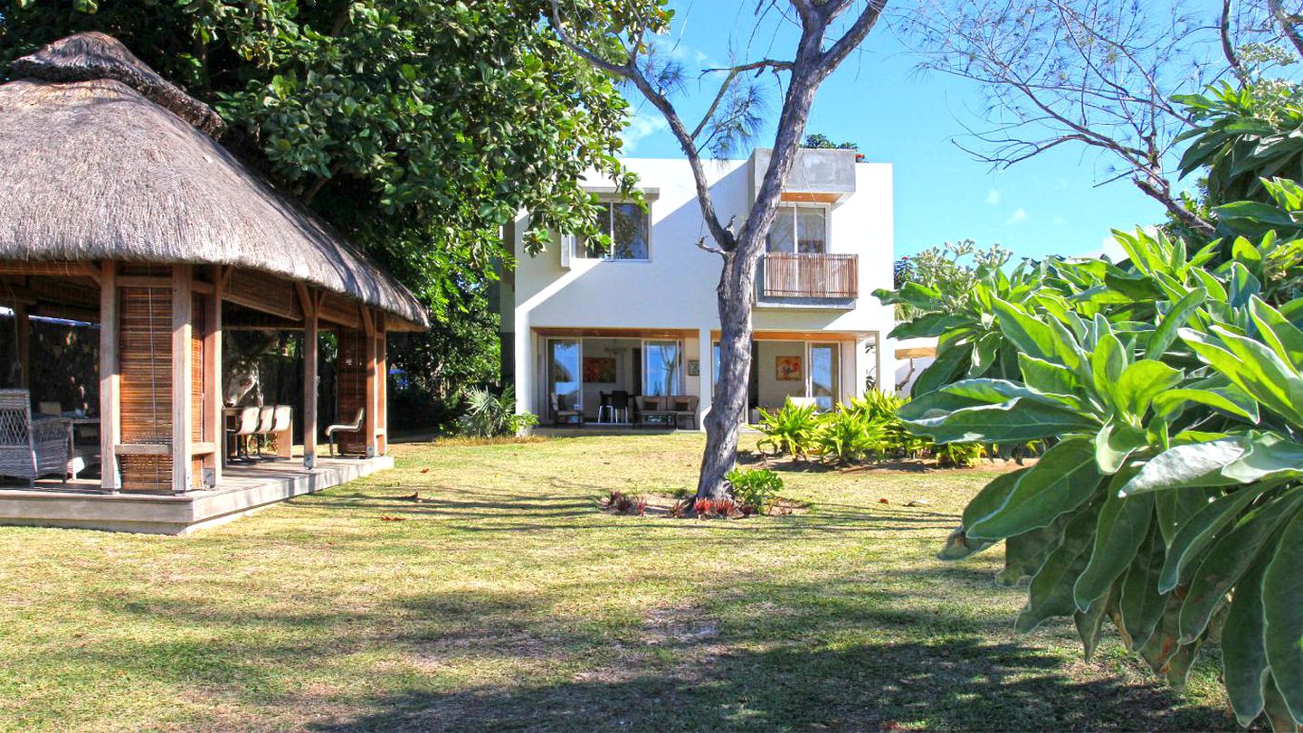 Modern Oceanfront Villa with Spectacular Views in Roches Noires, Mauritius