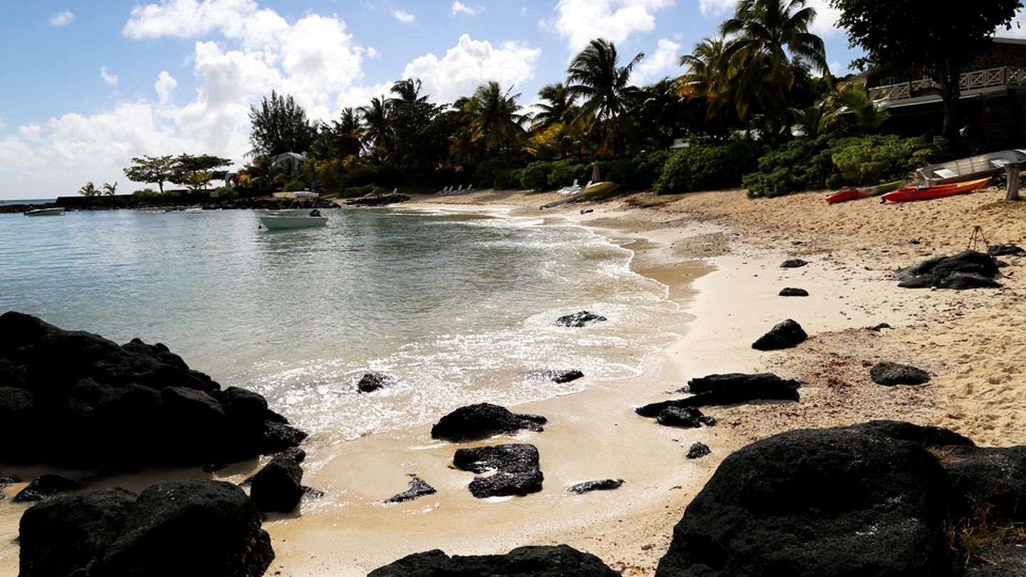 Cozy Beachfront Cottage with Stunning Views in Grand Baie, Mauritius