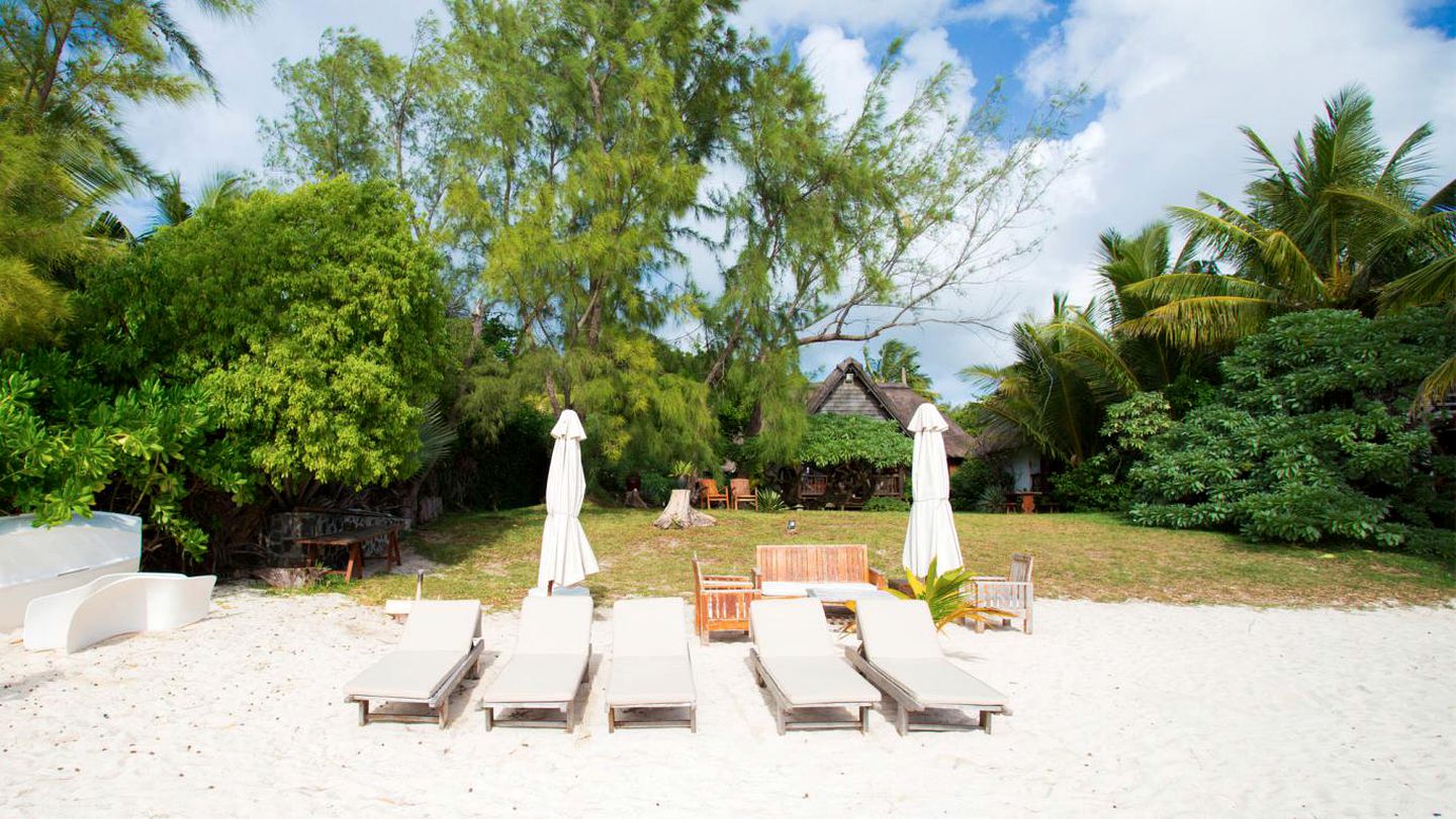 Romantic Beachside Villa for Two Guests near Poste Lafayette, Mauritius