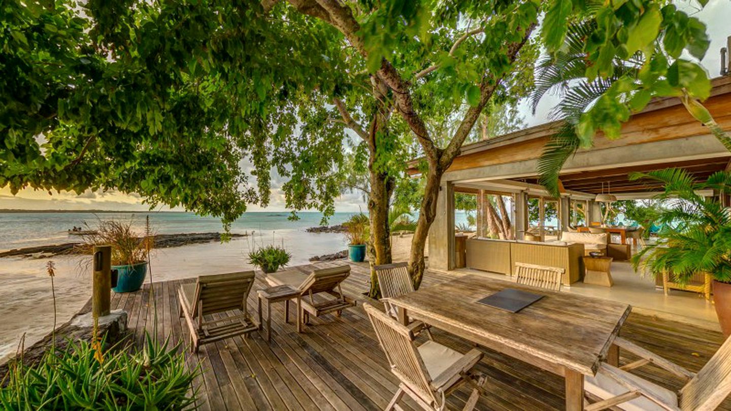 Breathtaking Oceanfront Villa on a Private Island off the Northern Coast of Mauritius