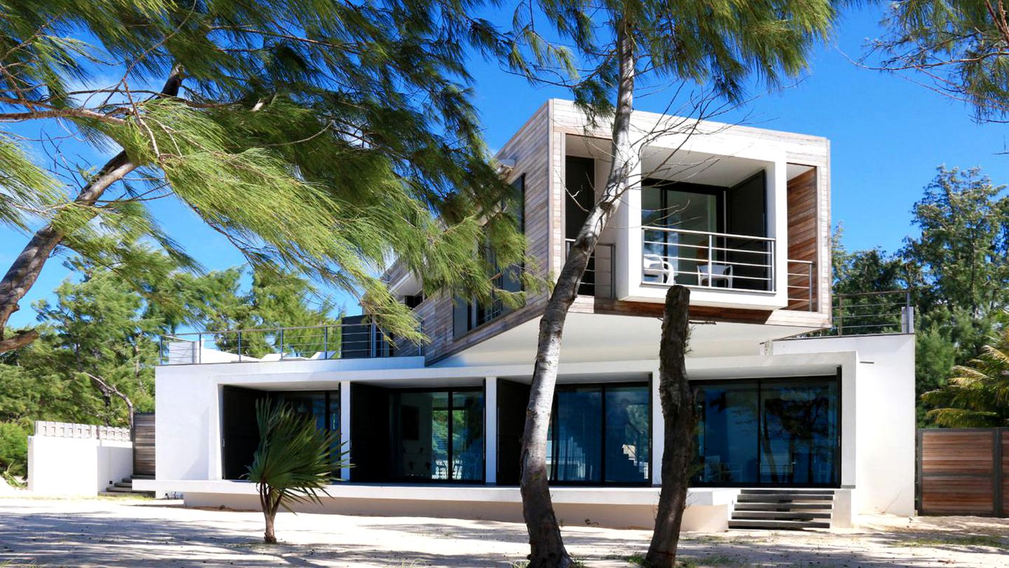 Modern Oceanfront Villa with Private Pool on the East Coast of Mauritius