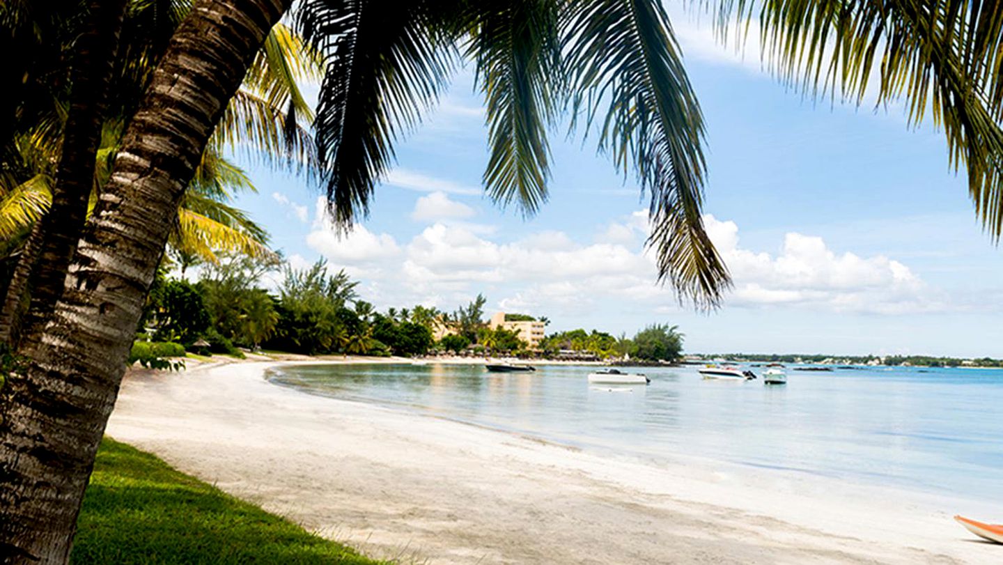 Beautiful Oceanfront Villa with Breathtaking Beach Views in Grand Baie, Mauritius