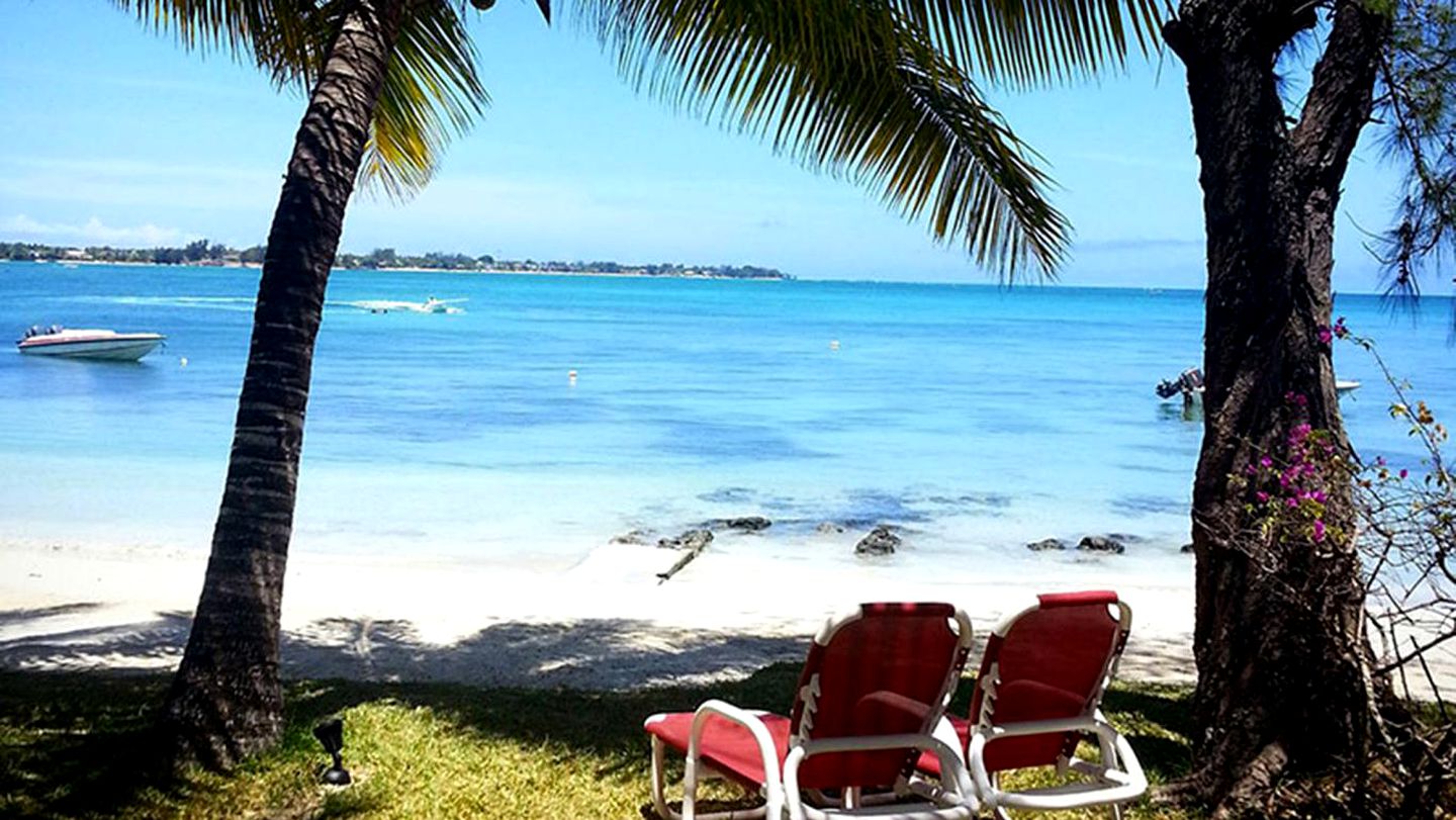 Beautiful Oceanfront Villa with Breathtaking Beach Views in Grand Baie, Mauritius