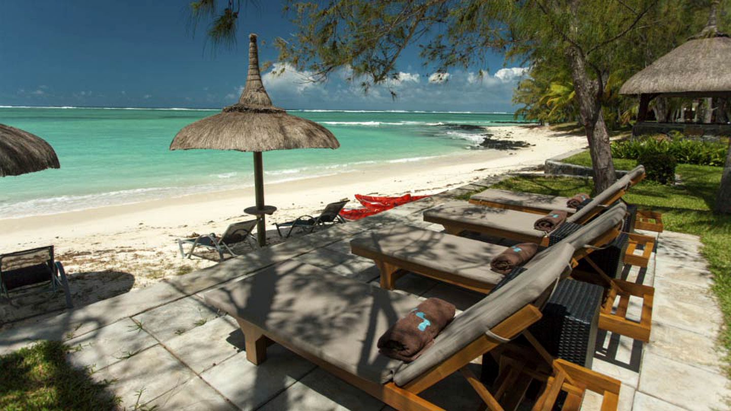 Peaceful Villa with a Private Pool on the Beach in Belle Mare, Mauritius