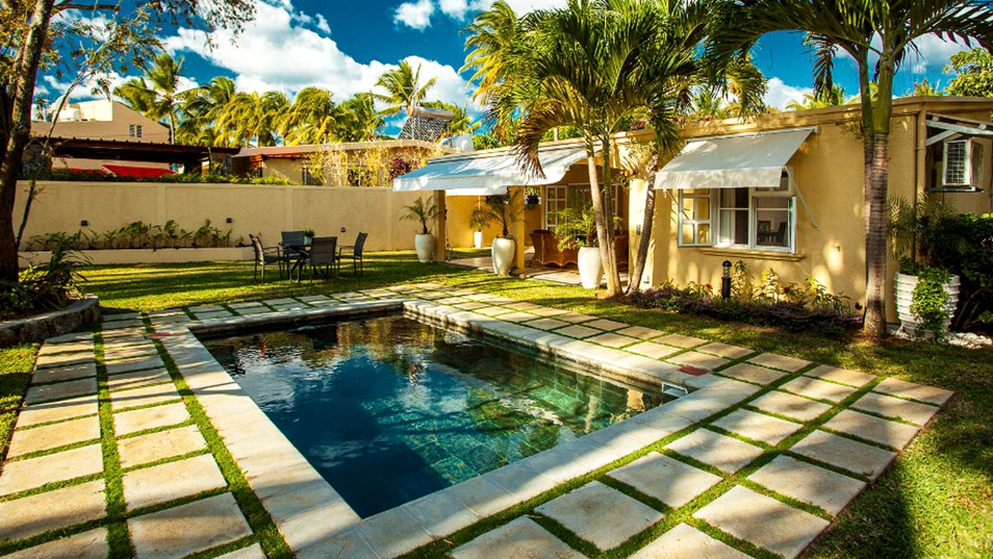 Peaceful Villa with a Private Pool on the Beach in Belle Mare, Mauritius