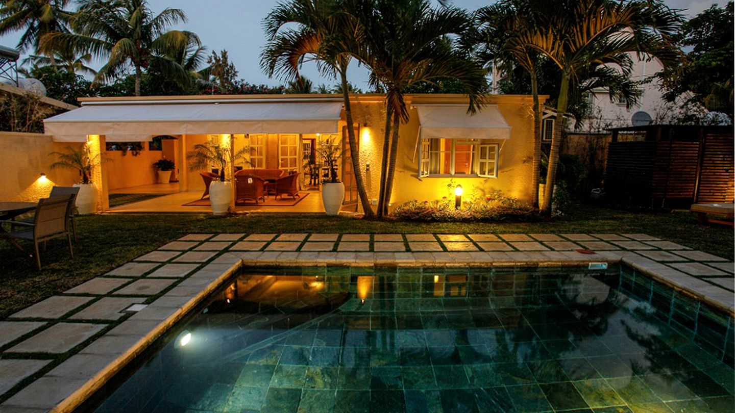 Peaceful Villa with a Private Pool on the Beach in Belle Mare, Mauritius