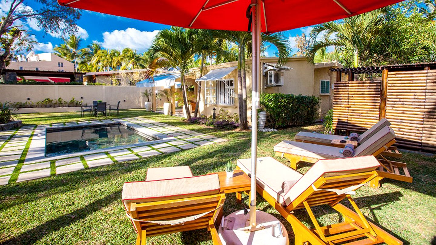 Peaceful Villa with a Private Pool on the Beach in Belle Mare, Mauritius