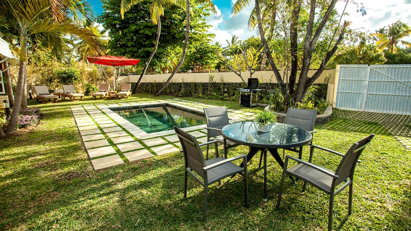 Peaceful Villa with a Private Pool on the Beach in Belle Mare, Mauritius