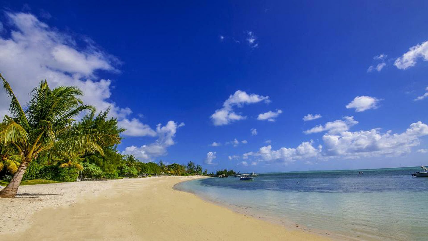 Luxurious Beachfront Villa with Stunning Lagoon Views near Poste Lafayette, Mauritius