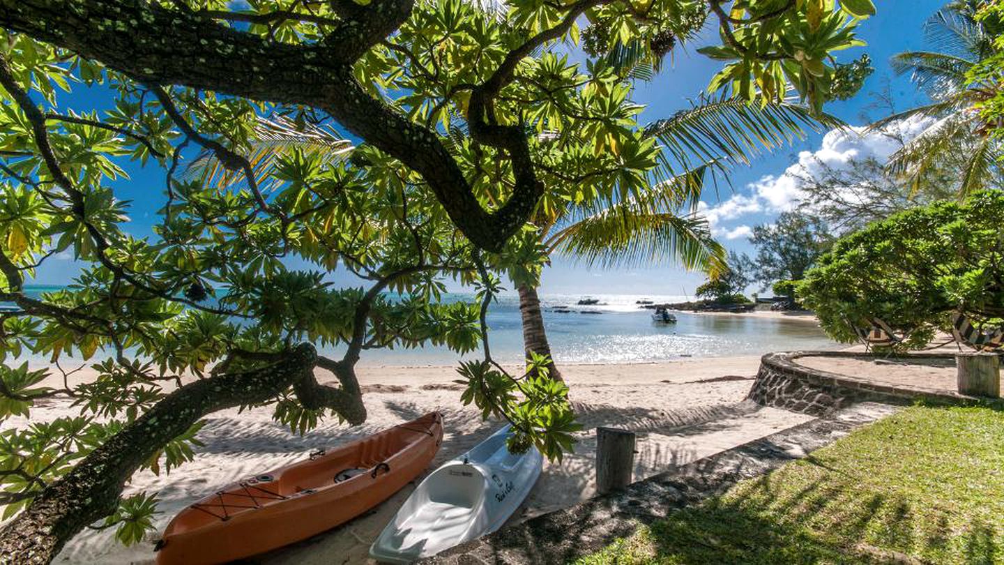 Luxurious Beachfront Villa with Stunning Lagoon Views near Poste Lafayette, Mauritius