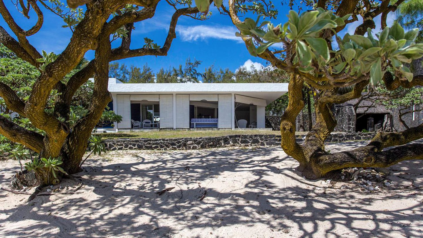 Spacious Oceanfront Villa with a Private Swimming Pool in Poste Lafayette, Mauritius