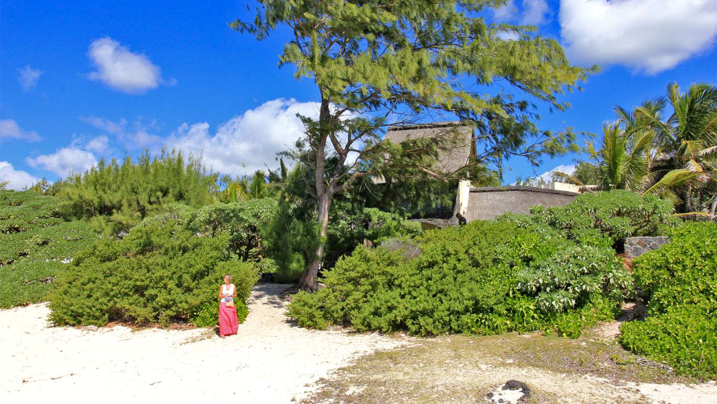 Luxury Villa Rental with a Private Pool on the Beach in Poste Lafayette, Mauritius