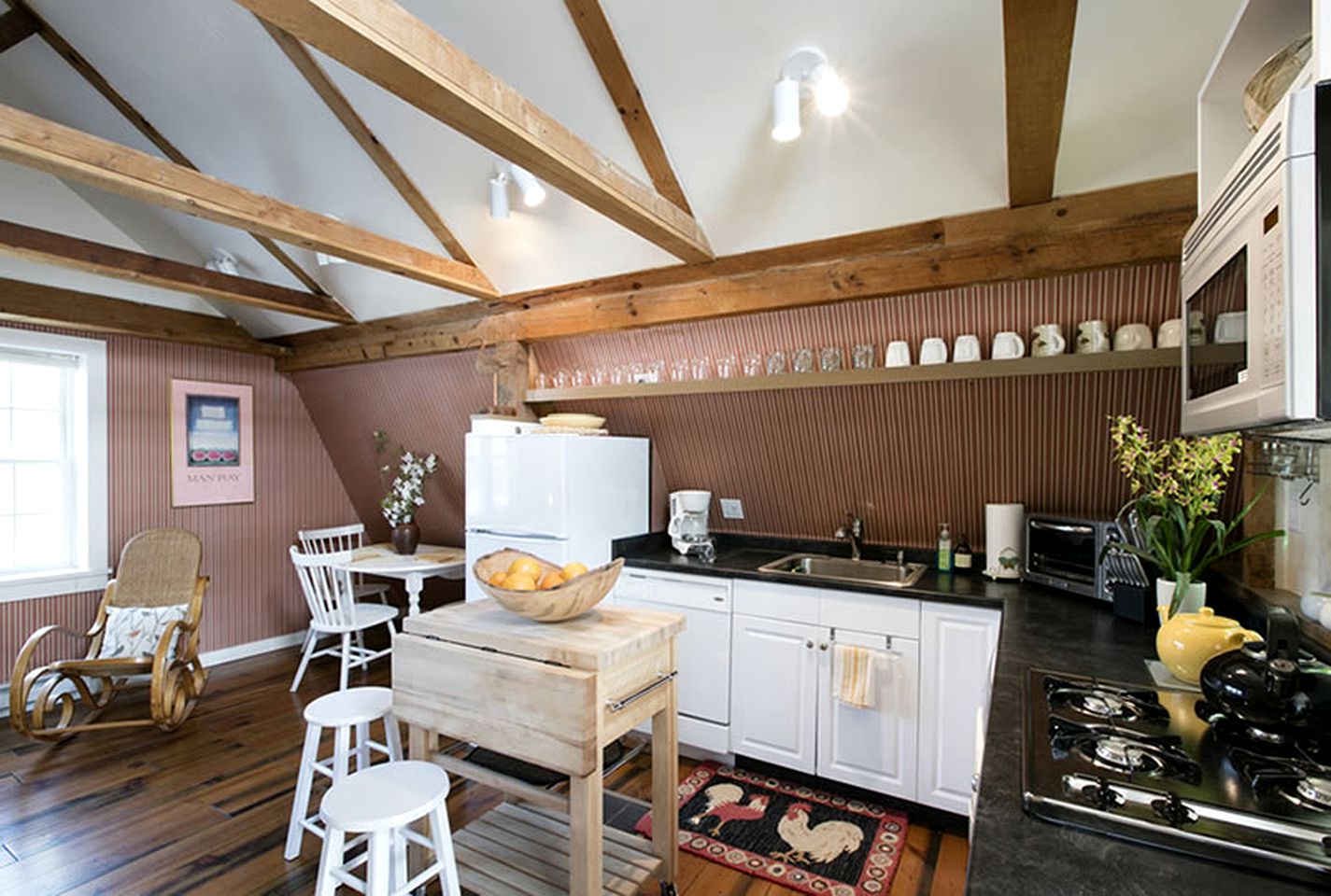 Modern and Chic Cottage Rental with Private Garden in Woodstock