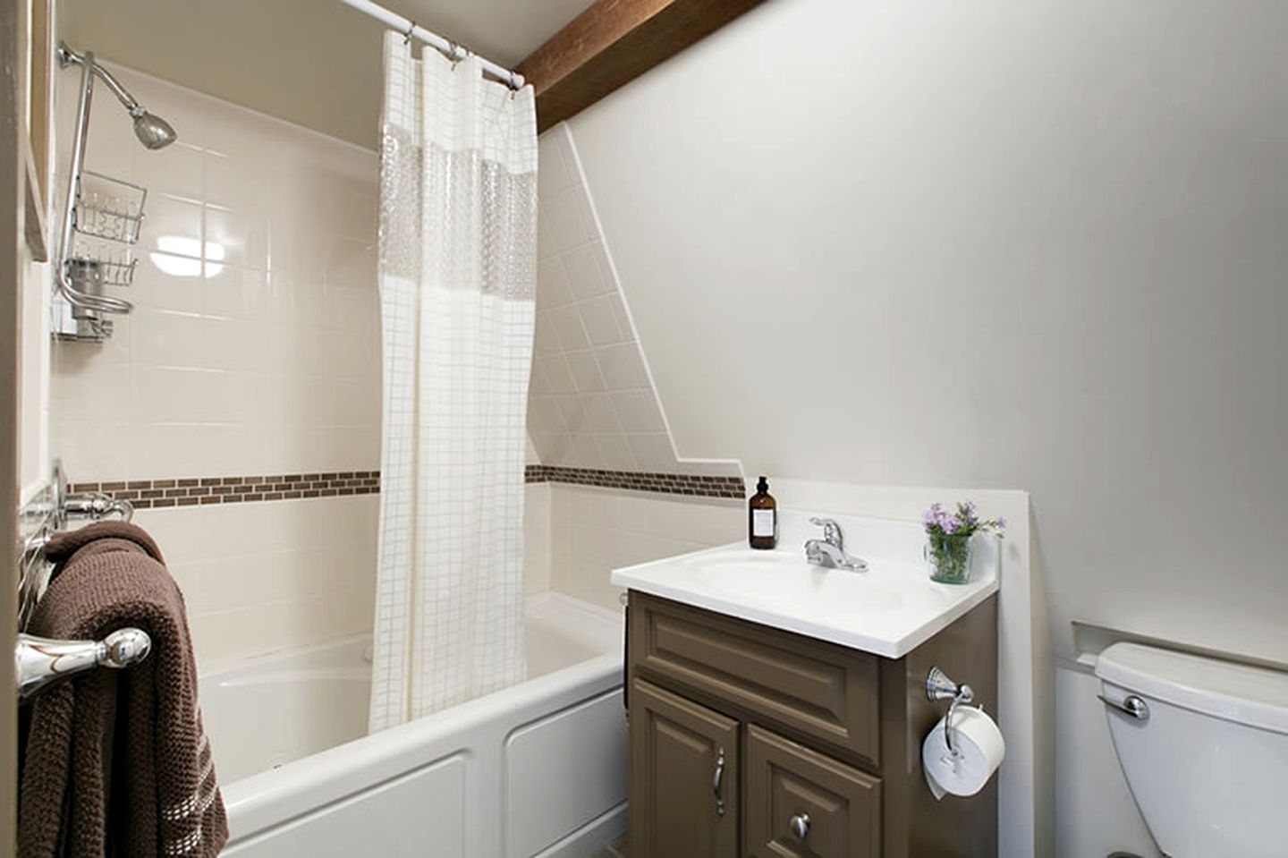 Modern and Chic Cottage Rental with Private Garden in Woodstock