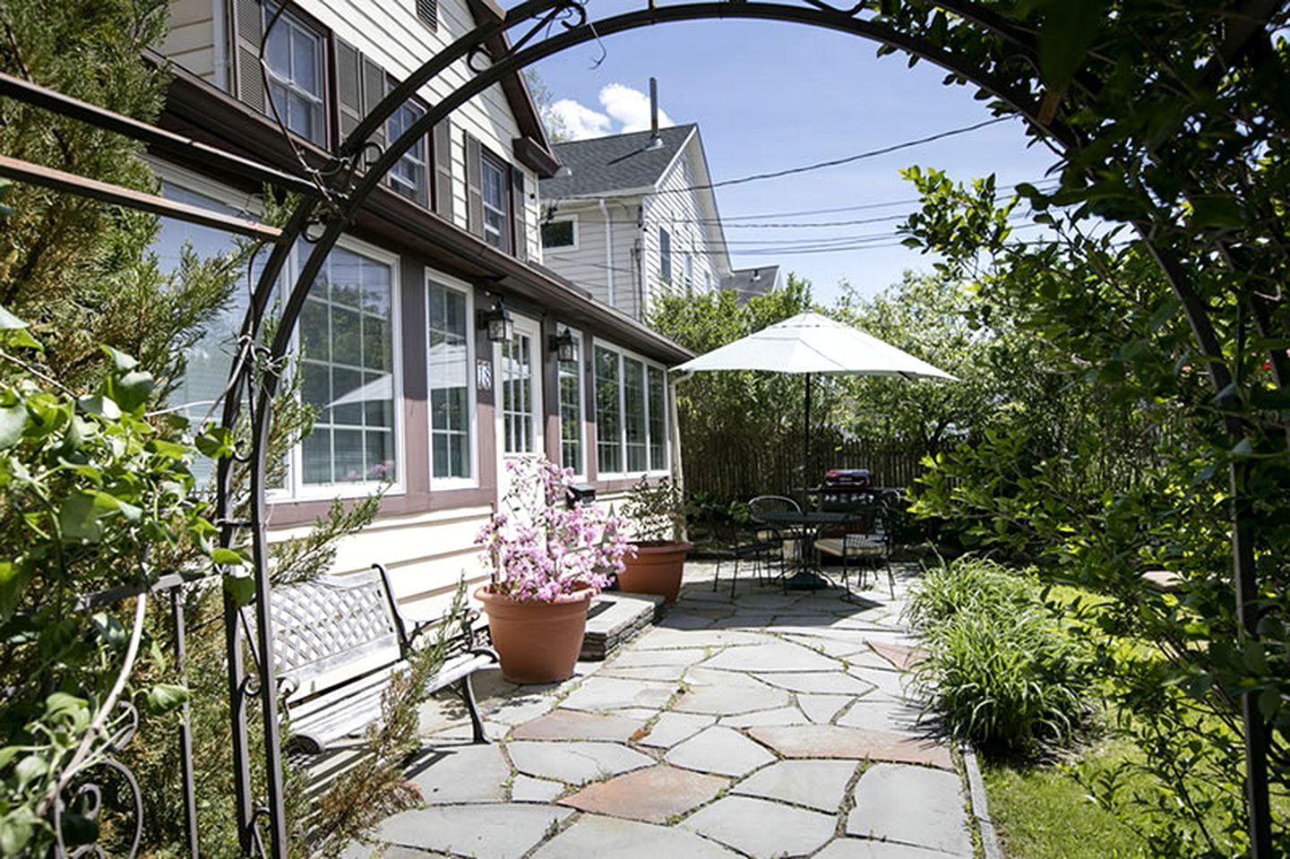 Luxury Suite Rental with Private Hot Tub in Woodstock, New York