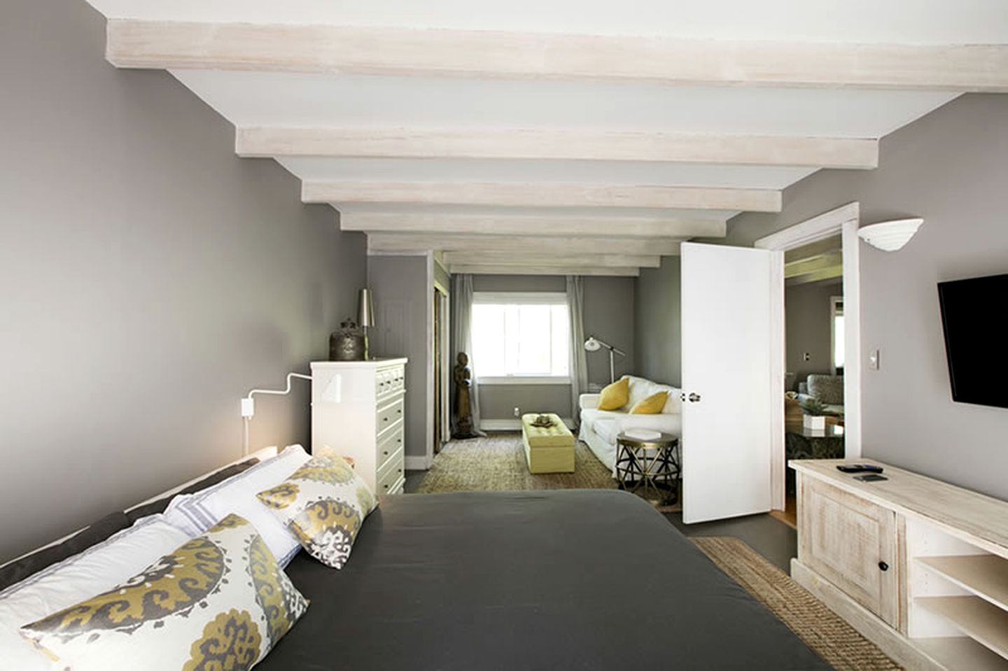 Modern Suite Accommodation in Restored Farmhouse in Woodstock, New York