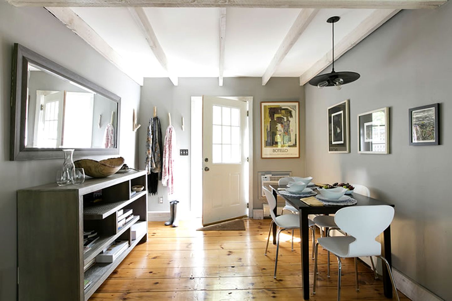 Modern Suite Accommodation in Restored Farmhouse in Woodstock, New York