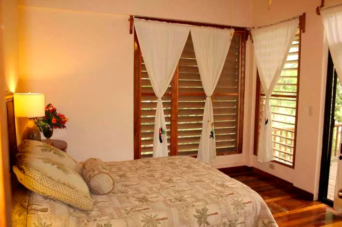 Rainforest Villa Rental with a Shared Swimming Pool in La Ceiba, Honduras