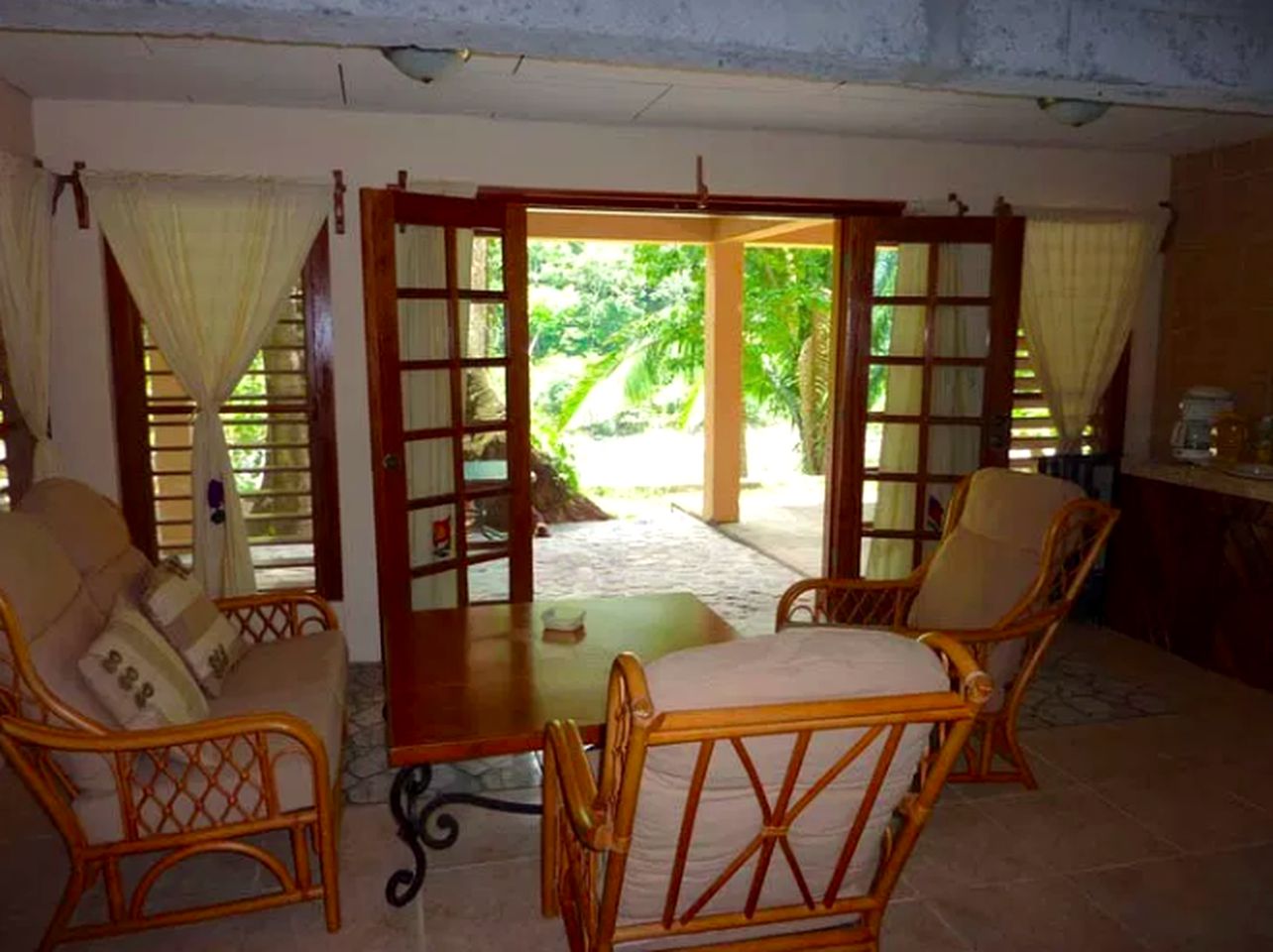 Rainforest Villa Rental with a Shared Swimming Pool in La Ceiba, Honduras