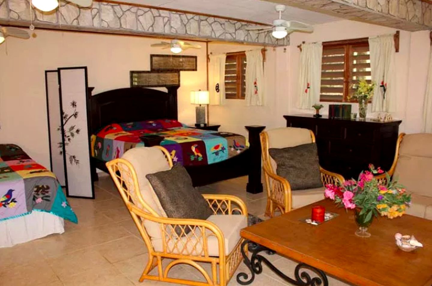 Rainforest Villa Rental with a Shared Swimming Pool in La Ceiba, Honduras