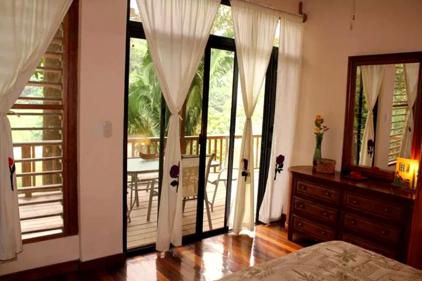 Rainforest Villa Rental with a Shared Swimming Pool in La Ceiba, Honduras