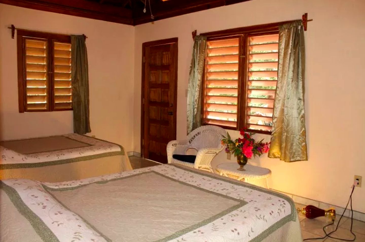 Paradisal Vacation Rental with a Full-Length Balcony near Cuero y Salado Wildlife Refuge, Honduras