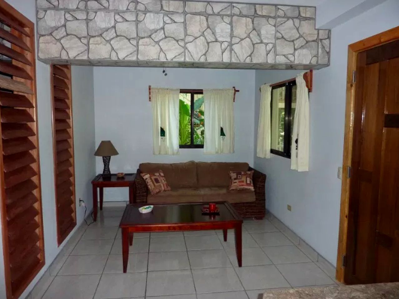 Idyllic Cottage Rental with a Screened Porch near Cayos Cochinos, Honduras