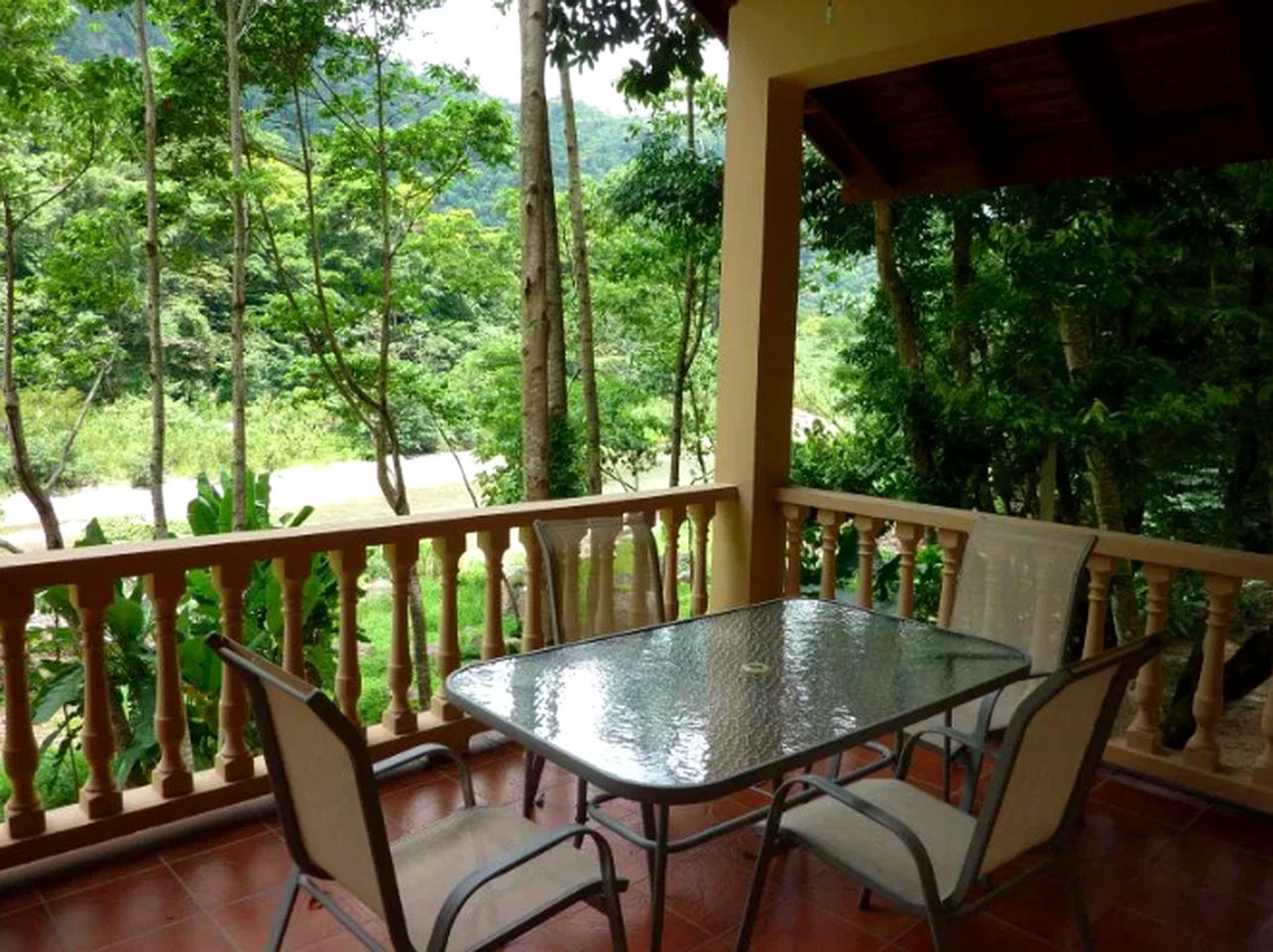 Peaceful Cottage Rental by a River near Nombre de Dios National Park, Honduras