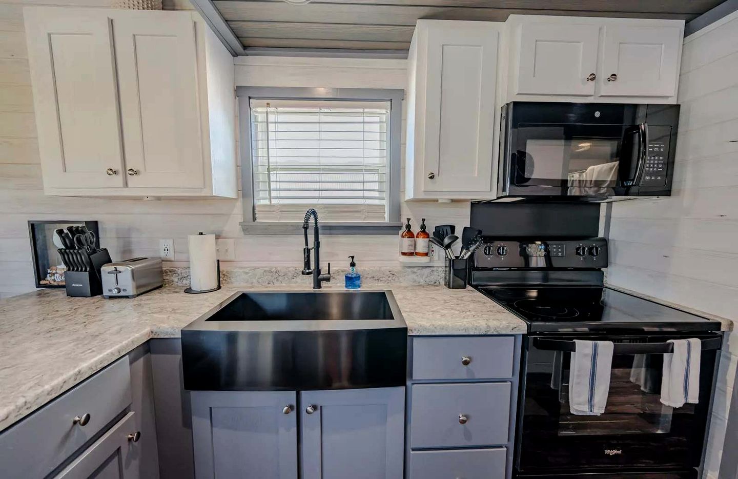 Stylish Tiny Home Escape with Community Amenities Near Fredericksburg, Texas