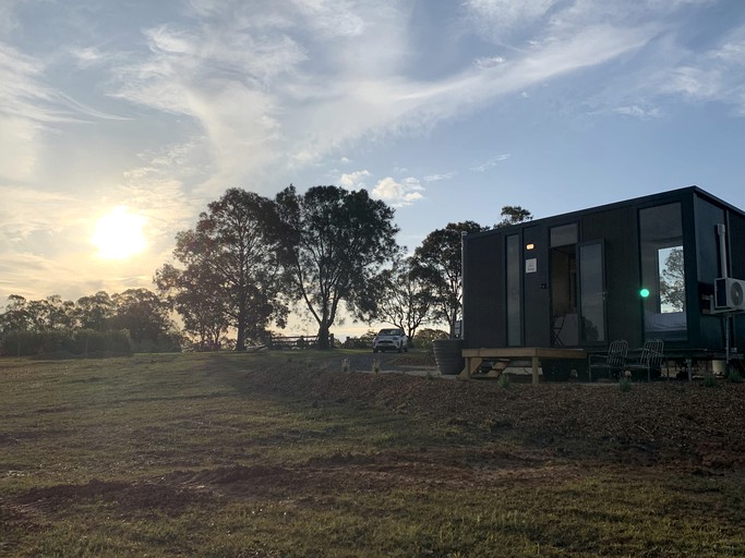 Tiny Houses (Australia, --, --)