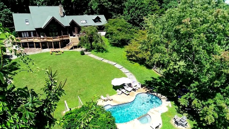 Luxury Montana-Style Log Estate with Private Vineyard & Spa Near Purcellville, VA