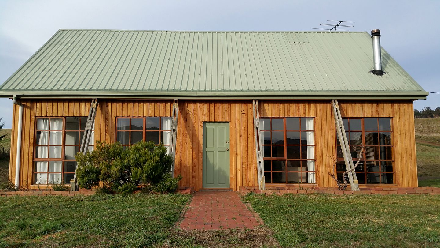 Vineyard Holiday Cottage near Richmond, Tasmania