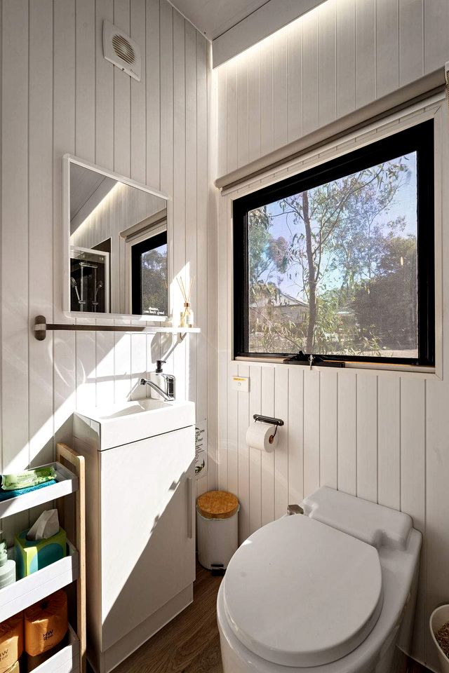 Vineyard Tiny Glamping in Victoria near Kara Kara National Park