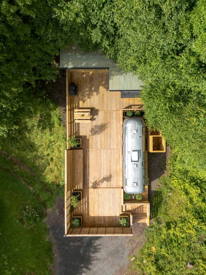 Vintage Airstream Retreat with Private Deck & Outdoor Shower in Delancey, New York