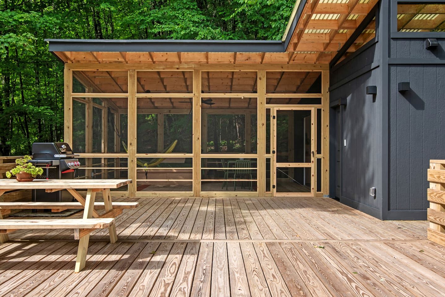 Vintage Airstream Retreat with Private Deck & Outdoor Shower in Delancey, New York