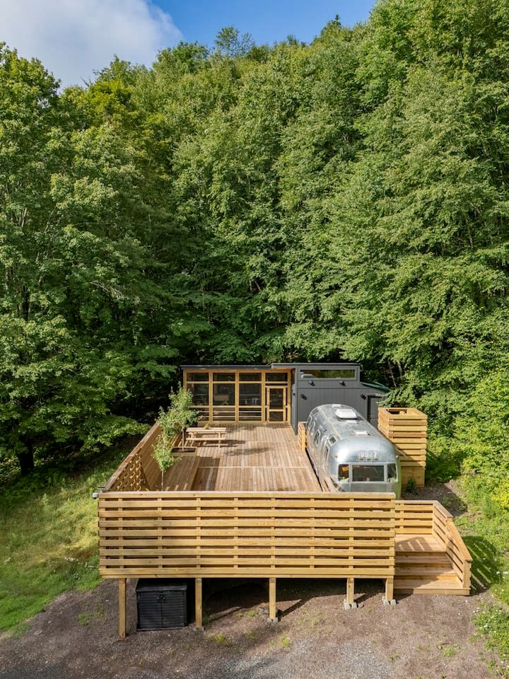 Vintage Airstream Retreat with Private Deck & Outdoor Shower in Delancey, New York