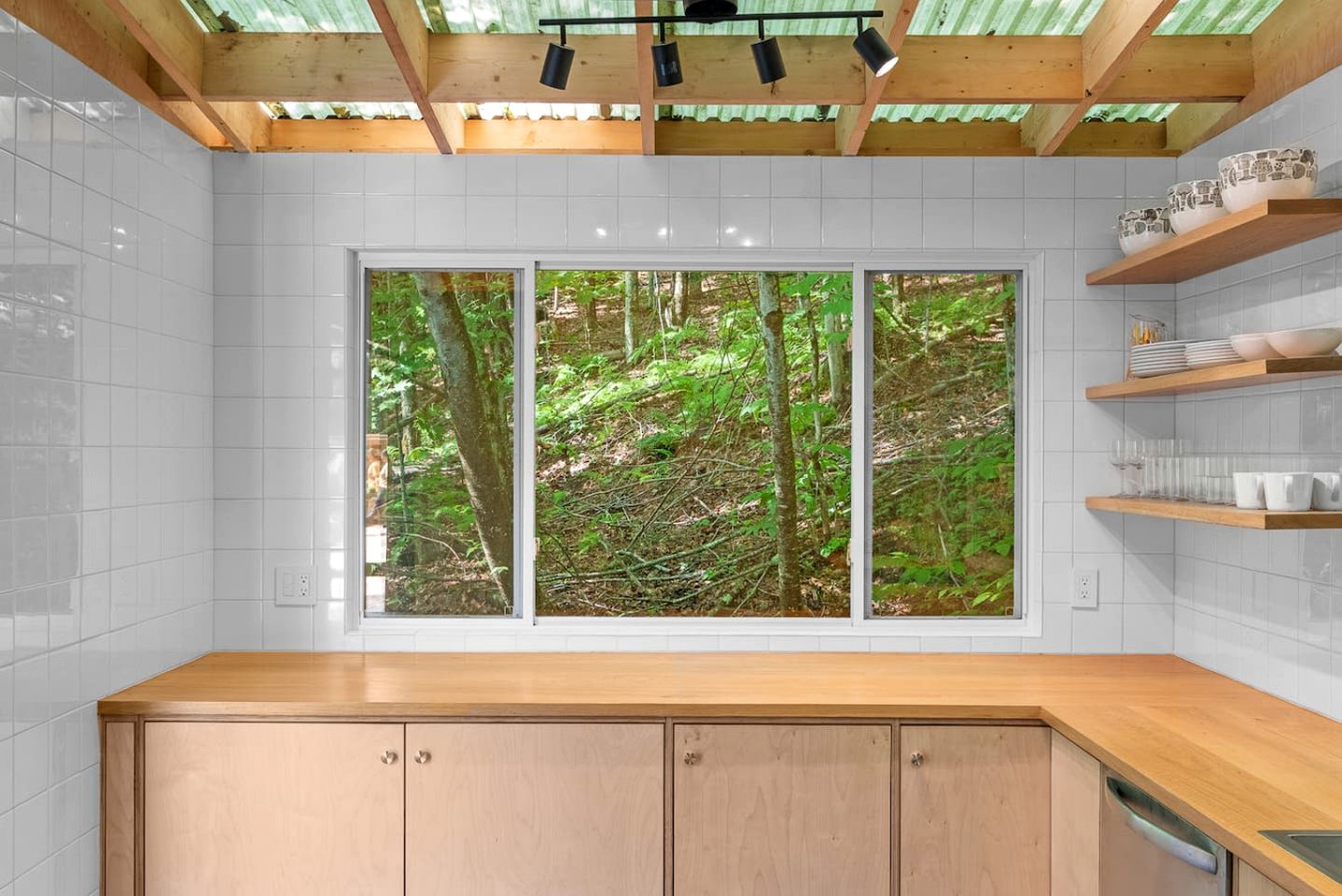 Vintage Airstream Retreat with Private Deck & Outdoor Shower in Delancey, New York