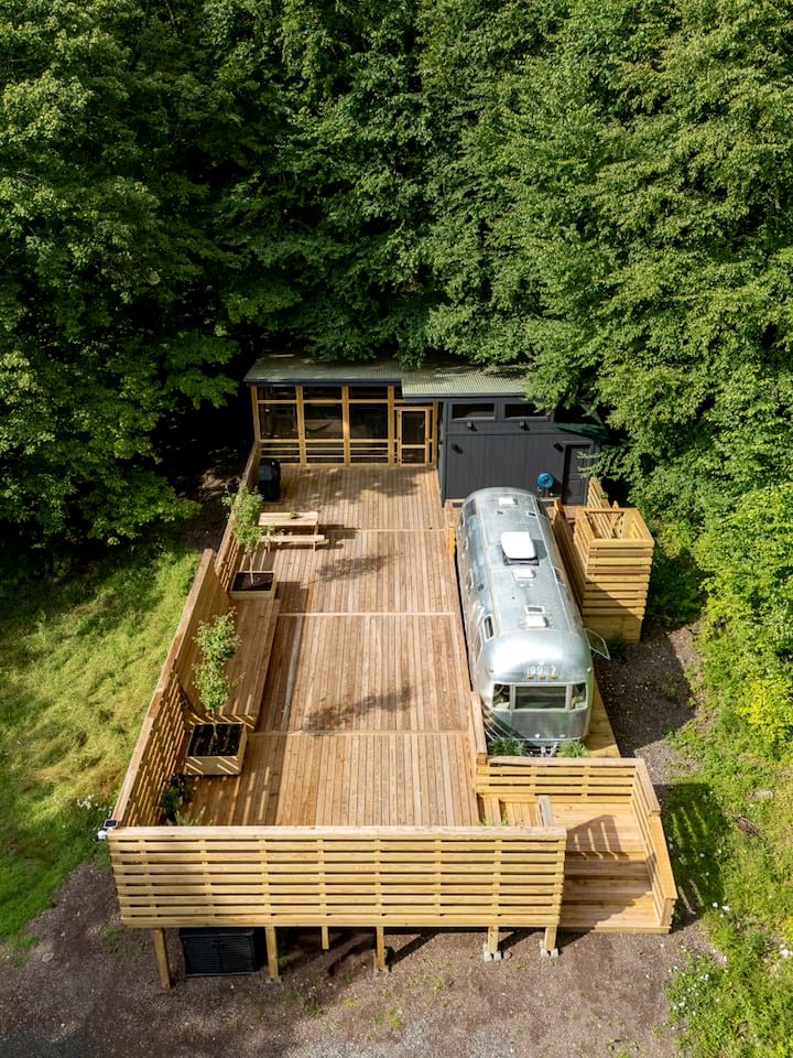 Vintage Airstream Retreat with Private Deck & Outdoor Shower in Delancey, New York