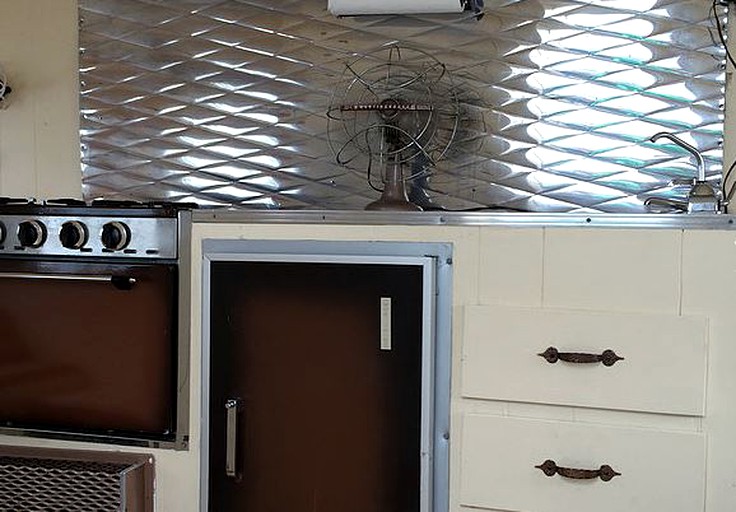 Caravans (Encinitas, California, United States)