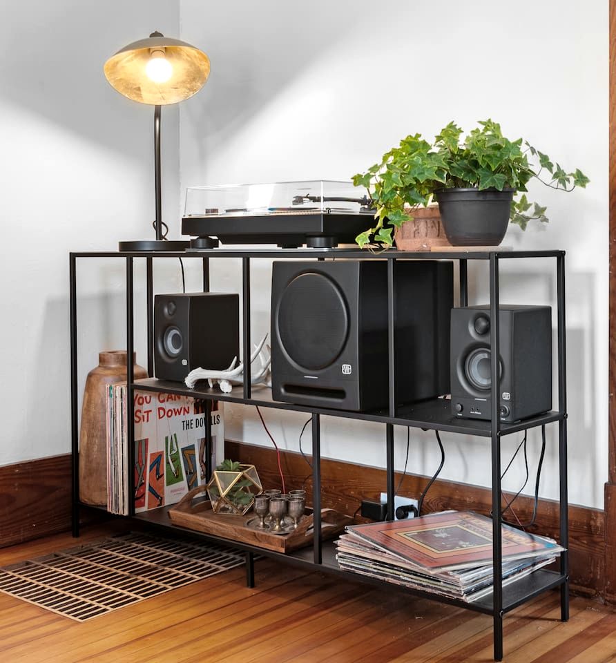 Vintage-Inspired Retreat with Unique Cozy Touches in Bovina, New York