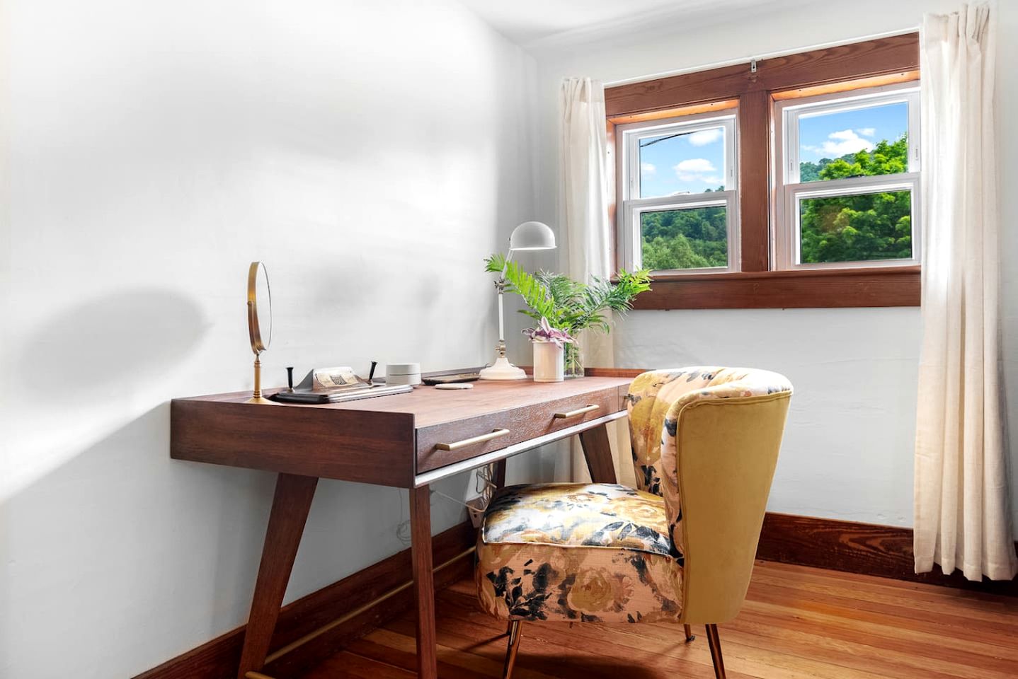 Vintage-Inspired Retreat with Unique Cozy Touches in Bovina, New York