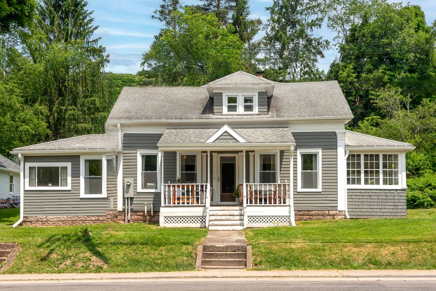 Vintage-Inspired Retreat with Unique Cozy Touches in Bovina, New York