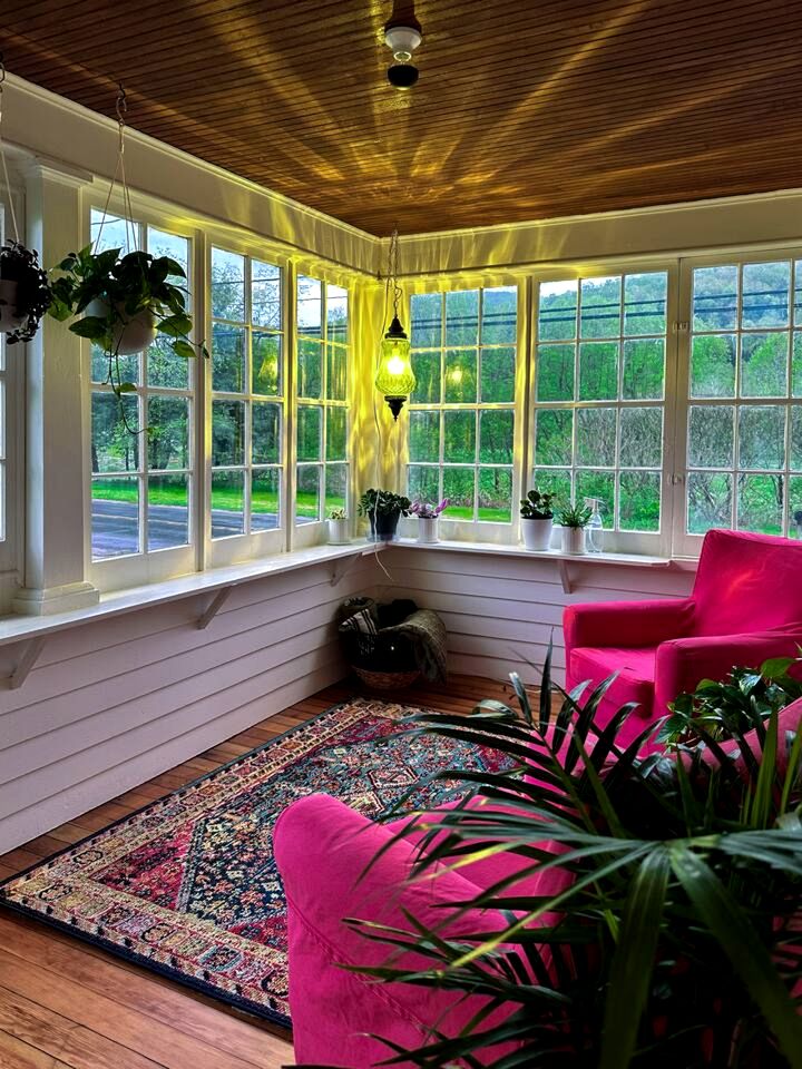 Vintage-Inspired Retreat with Unique Cozy Touches in Bovina, New York